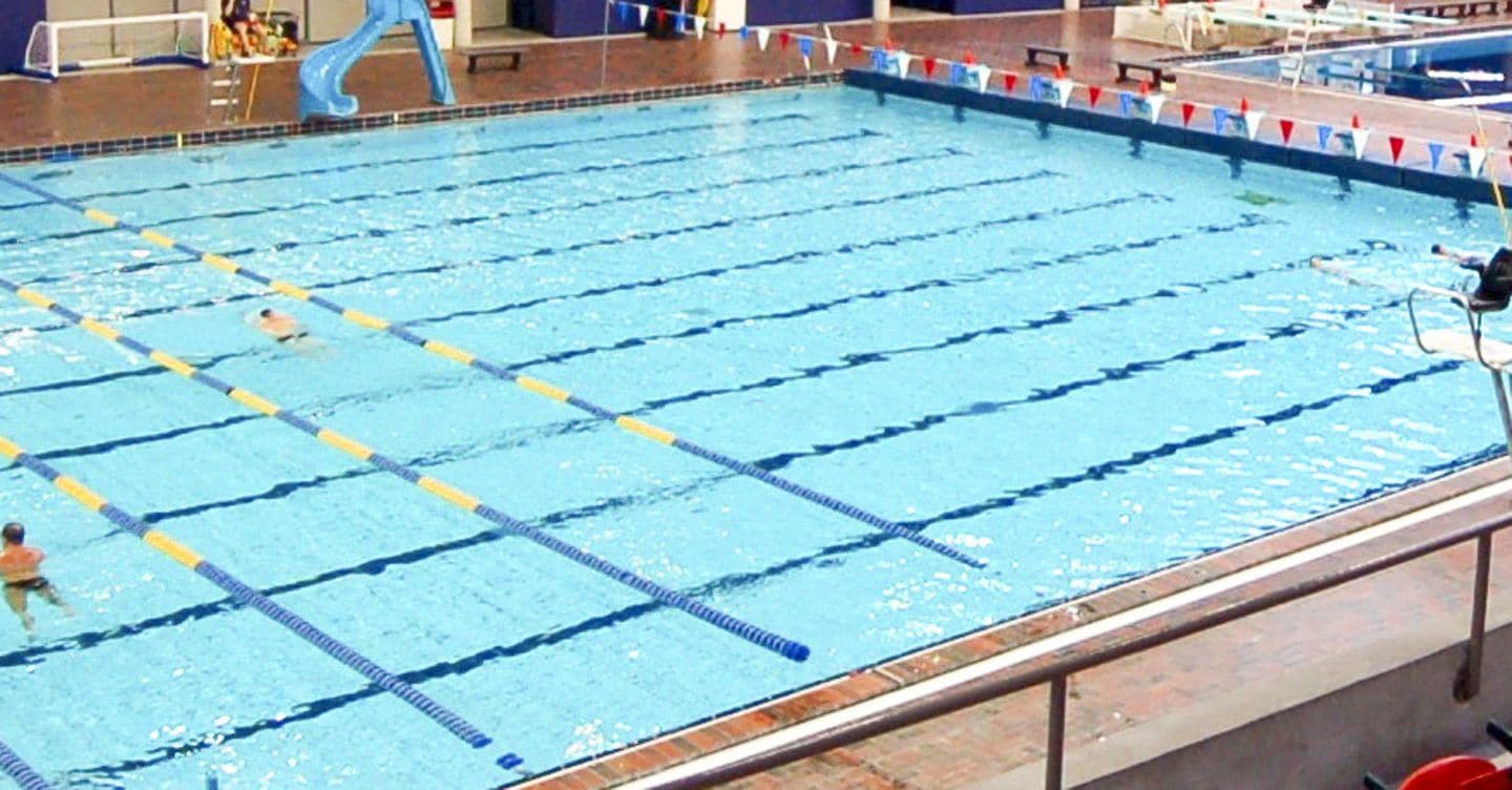 Otto intossicati per fuga cloro in piscina a Mentana, bimbo in codice rosso