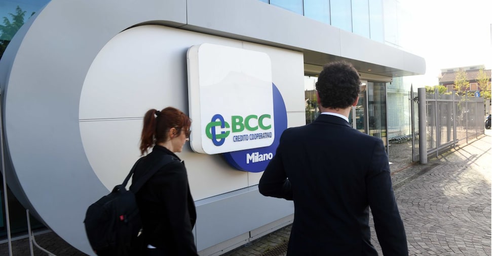 Bancari Bcc, aumento di 518 euro, 35 ore e un giorno di ferie in più Bancari Bcc, aumento di 518 euro, 35 ore e un giorno di ferie in più