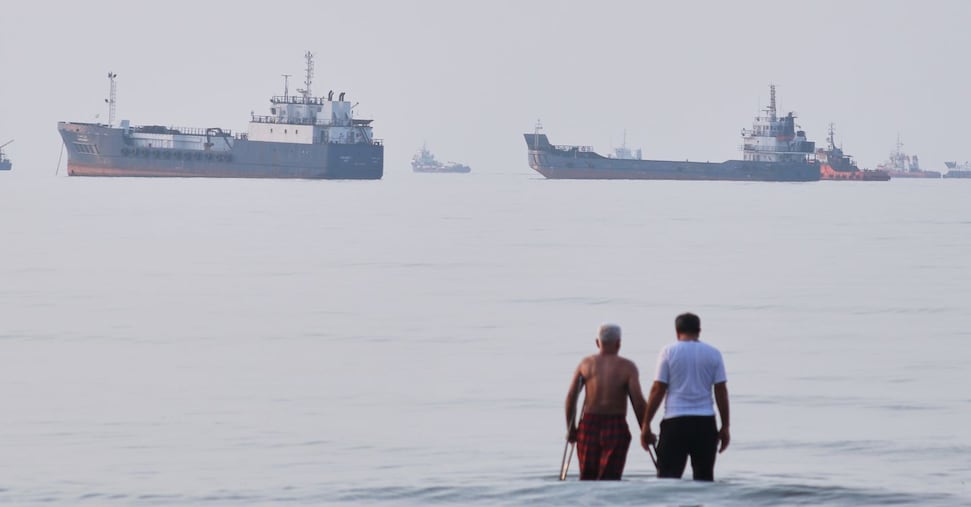 Guerra ultime notizie. Teheran, colpite due petroliere nello stretto di Hormuz Guerra ultime notizie. Teheran, colpite due petroliere nello stretto di Hormuz
