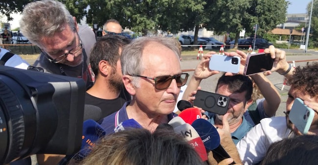 Mario Roggero arrivato nel carcere milanese di Bollate risponde alle domande dei giornalisti, Milano, 17 Luglio 2026. ANSA/TOUATI ANSA
