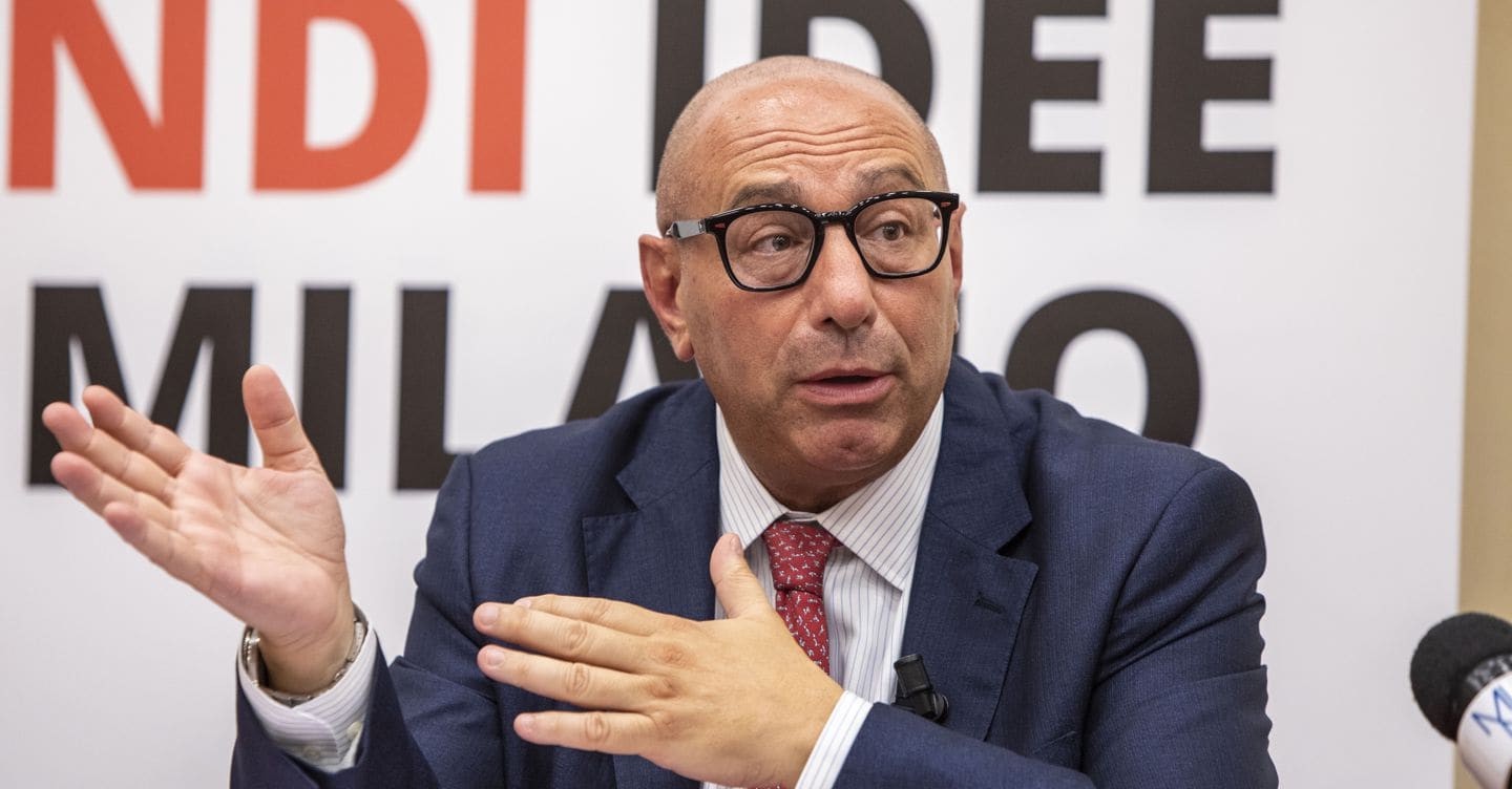 Scossa nel centrodestra milanese, capogruppo di Forza Italia passa con Vannacci