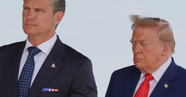 Il segretario alla Difesa, Pete Hegseth e il prsidente  Donald Trump  APN