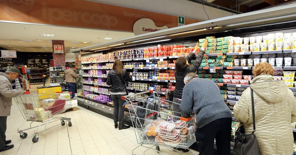 Commercio al dettaglio, meno dipendenti ma fatturato più alto: ecco in quali settori cresce l’efficienza operativa Commercio al dettaglio, meno dipendenti ma fatturato più alto: ecco in quali settori cresce l’efficienza operativa