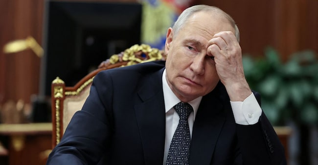 Il presidente russo Vladimir Putin partecipa a un incontro con Yevgeny Balitsky, governatore nominato da Mosca delle zone della regione di Zaporizhzhia controllate dalla Russia, a Mosca, in Russia, il 20 luglio 2026. Sputnik/Alexander Kazakov/Pool via Reuters via REUTERS