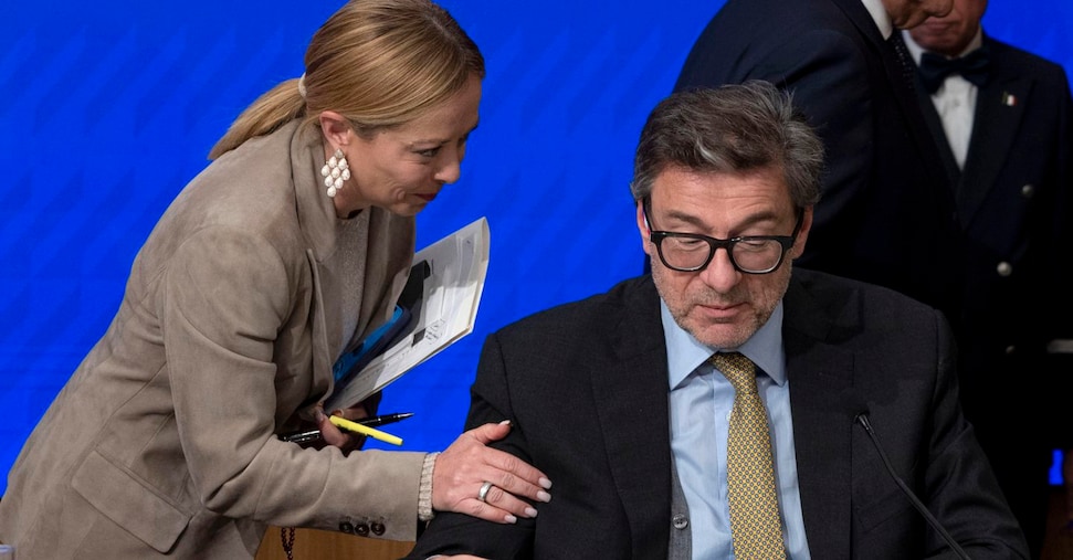 Meloni vede Giorgetti, «al lavoro contro il caro-benzina» Meloni vede Giorgetti, «al lavoro contro il caro-benzina»