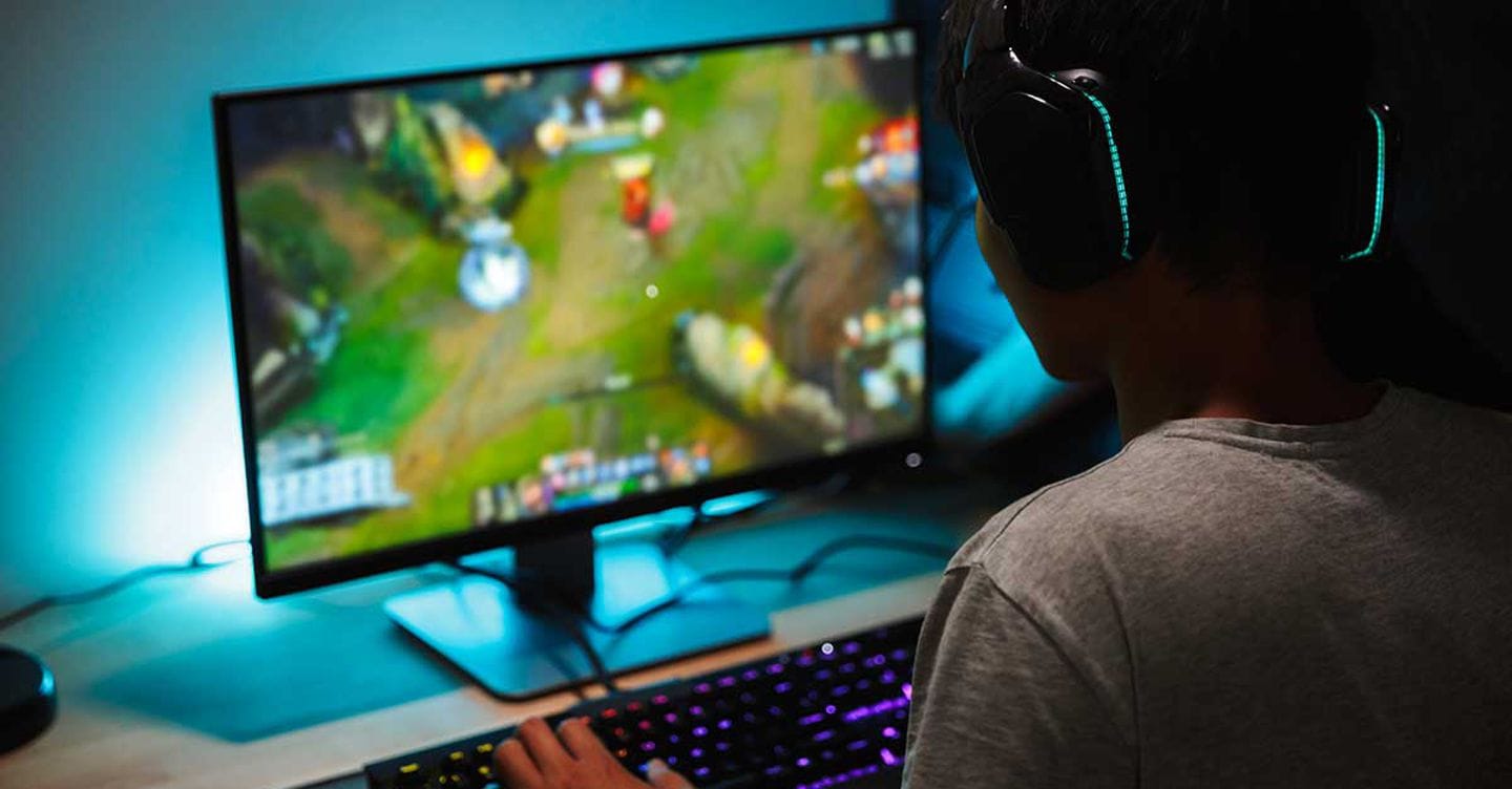 Adolescenti, per 1 su 10 «problematico» l’uso di gaming, gioco d’azzardo e social