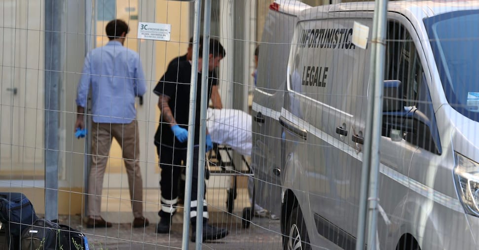 Video shock di Fakir morto con una grossa chiazza di sangue Video shock di Fakir morto con una grossa chiazza di sangue