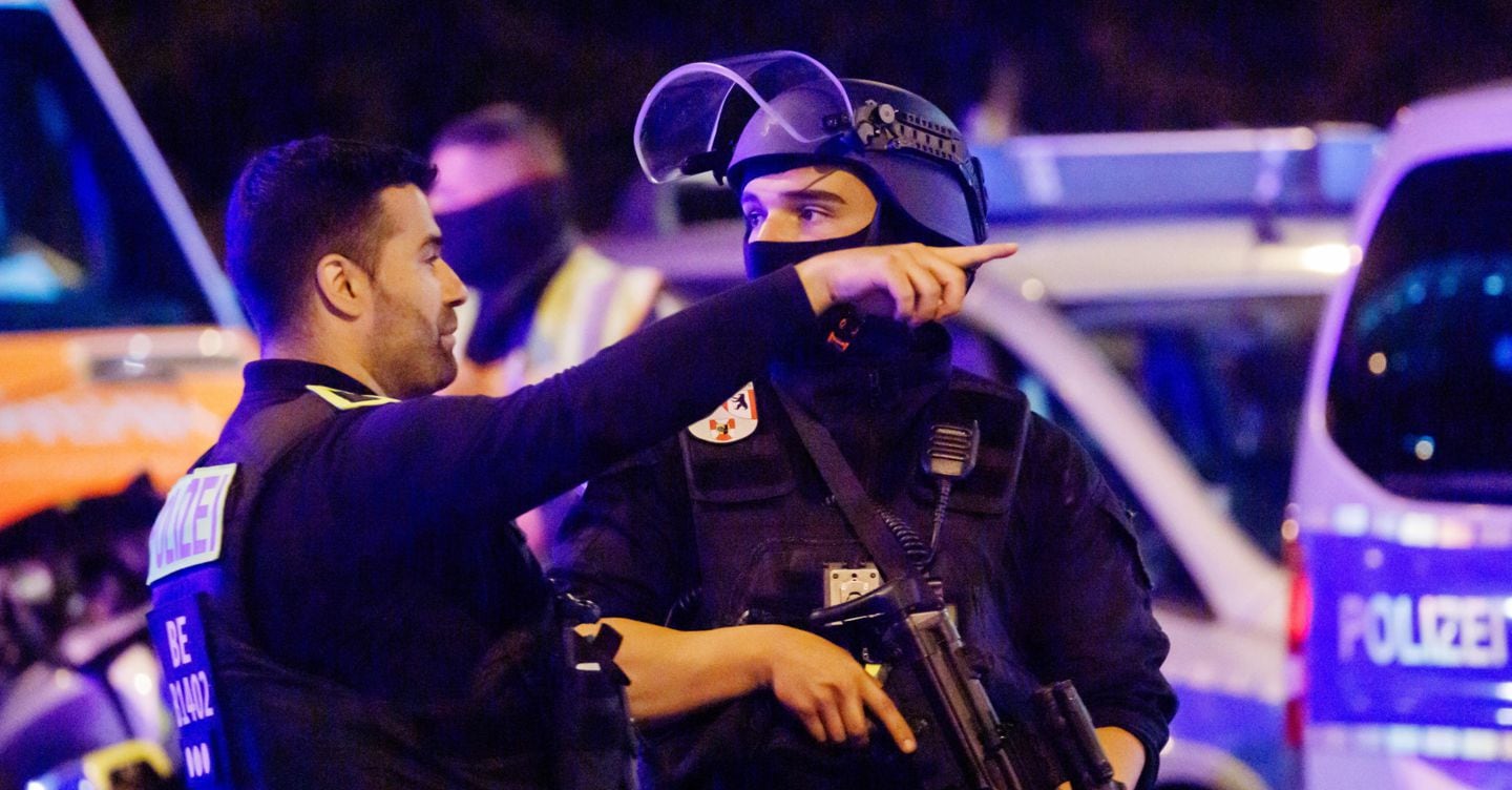 Furgone contro il Pride a Berlino, un morto e 16 feriti. Ricercato 21enne Abdul Furgone contro il Pride a Berlino, un morto e 16 feriti. Ricercato 21enne Abdul