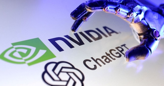 FOTO D'ARCHIVIO: I loghi di Nvidia e ChatGPT sono visibili in questa illustrazione scattata il 22 settembre 2025. REUTERS/Dado Ruvic/Illustrazione/Foto d'archivio REUTERS