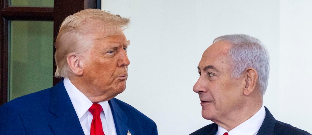 foto d’archivio - epa12016425 Il presidente degli Stati Uniti Donald J. Trump (a sinistra) saluta il primo ministro israeliano Benjamin Netanyahu (a destra) al suo arrivo alla Casa Bianca a Washington, DC, USA, il 7 aprile 2025. EPA/SHAWN THEW EPA
