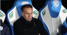 Il presidente del Brescia, Massimo Cellino, seduto in panchina durante la partita di calcio della Serie A italiana tra Brescia Calcio e AC Milan allo stadio Mario Rigamonti di Brescia, in Italia, il 24 gennaio 2020. ANSA/FILIPPO VENEZIA ANSA