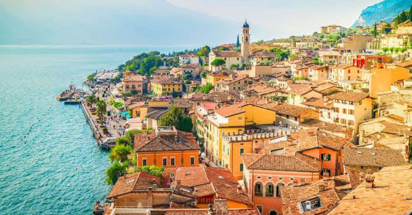 Dai Borghi più belli d’Italia 5 miliardi al Pil e 2 miliardi all’erario Dai Borghi più belli d’Italia 5 miliardi al Pil e 2 miliardi all’erario