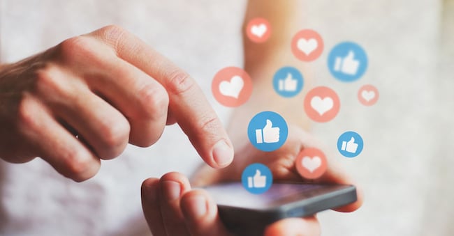 social media concept, likes on social network coming from smartphone screen Song_about_summer - stock.adobe.com