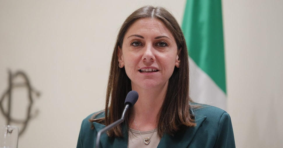 Ascani: «Evitare uso acritico dell’AI in Parlamento, ne va della fiducia dei cittadini»