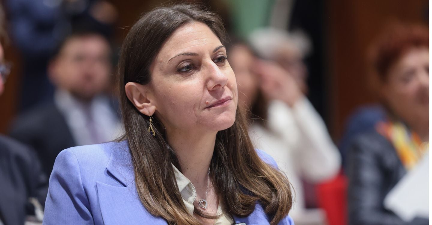 Ascani: «Evitare uso acritico dell’AI in Parlamento, ne va della fiducia dei cittadini»