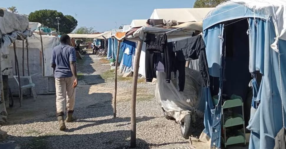 L’onda d’urto del decreto Caivano bis spazza via la tendopoli di San Ferdinando L’onda d’urto del decreto Caivano bis spazza via la tendopoli di San Ferdinando