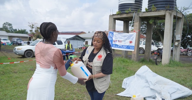 A woman collects a food donation from the World Food Programme at the Rwampara Ebola treatment center in Ituri, eastern Congo, Wednesday, July 29, 2026. (AP Photo/Dieudonne Dirole) APN