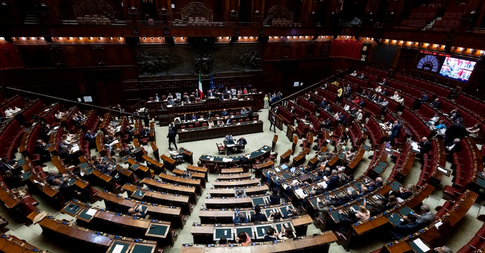Governo in cortocircuito sul Pnrr, decreto bloccato alla Camera. A rischio 3 miliardi Governo in cortocircuito sul Pnrr, decreto bloccato alla Camera. A rischio 3 miliardi