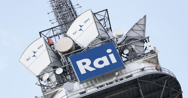 Esterno sede Rai Milano in Corso Sempione 27 - Antenne nel traliccio IMAGOECONOMICA