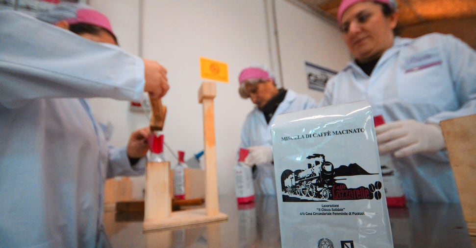 Lazzarelle, la coop che dà lavoro alle detenute, resiste e si moltiplica Lazzarelle, la coop che dà lavoro alle detenute, resiste e si moltiplica