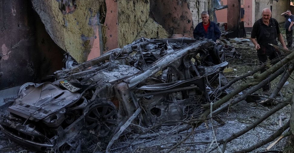 Nella notte attacco russo su Kiev, 9 morti e 28 feriti