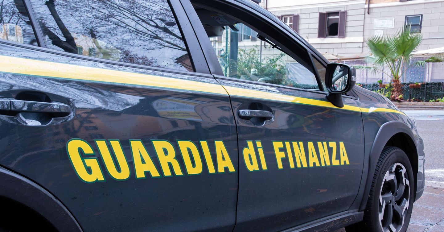 Contrabbando di sigarette, 23 misure cautelari e sequestri per 140 milioni a Torino