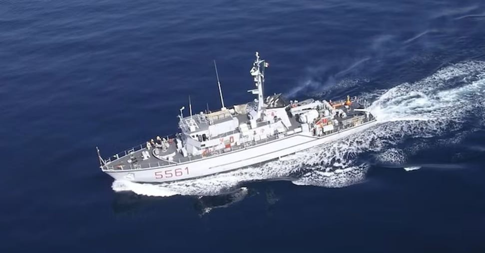 Nave della Marina italiana abborda petroliera della “flotta ombra” russa