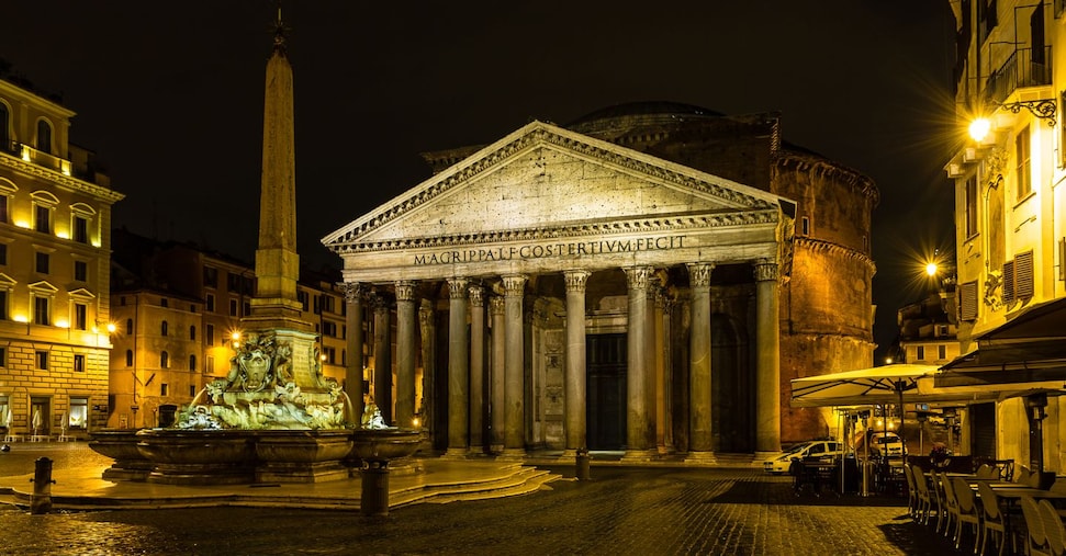 Pantheon e Castello Sforzesco anche dopo il tramonto: turismo fuori orario tra Roma e Milano Pantheon e Castello Sforzesco anche dopo il tramonto: turismo fuori orario tra Roma e Milano