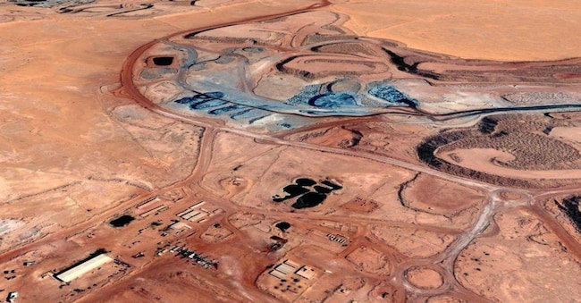 La miniera nei pressi di Arlit di proprietà della SOMAÏR