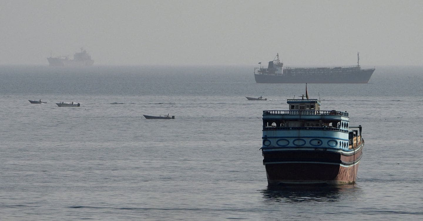 Spiragli per Hormuz: l’Iran tratta, c’è una bozza di intesa