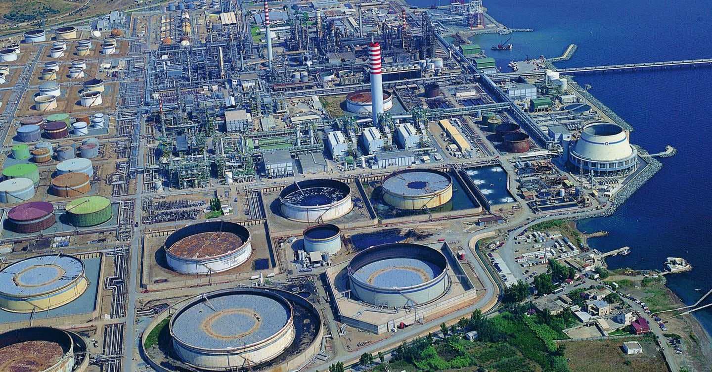 Immagine associata alla notizia: Sarroch, accordo Confindustria-sindacati per lavorare in sicurezza durante le ondate di caldo
