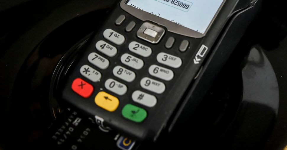 Denunciati due uomini per clonazione di carte con skimmer nelle biglietterie automatiche della stazione Venezia Santa Lucia Denunciati due uomini per clonazione di carte con skimmer nelle biglietterie automatiche della stazione Venezia Santa Lucia