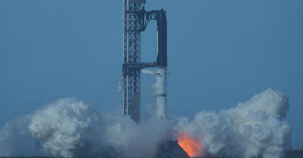 Razzo SpaceX si schianta sulla Luna a 8.700 km/h Razzo SpaceX si schianta sulla Luna a 8.700 km/h