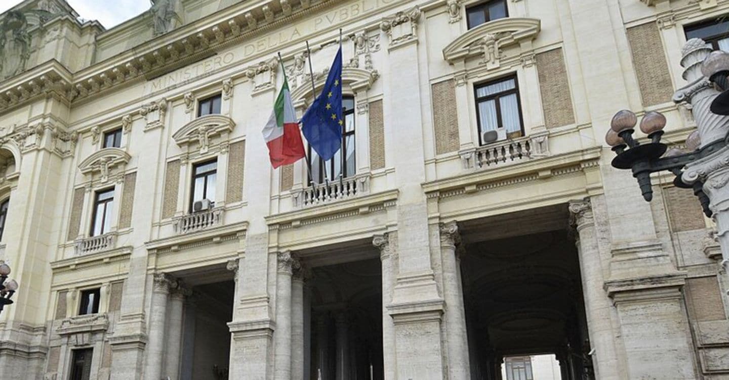 https://i2.res.24o.it/images2010/S24/Documenti/2026/08/06/Immagini/Ritagli/ministero-istr-U86600324633iUl-1440x752@IlSole24Ore-Web.jpg