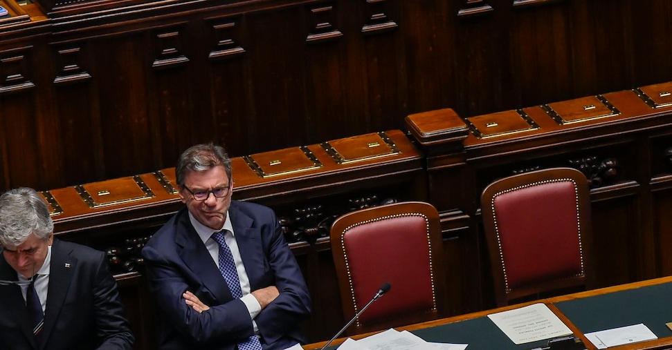 Giorgetti: «All’Ue chiederemo il massimo per l’energia». Sì al testo di maggioranza