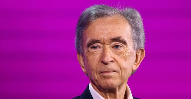 Bernard Arnault, presidente e amministratore delegato di LVMH, partecipa alla decima edizione della fiera dedicata alle startup tecnologiche e all’innovazione VivaTech a Parigi, in Francia. (REUTERS/Abdul Saboor)