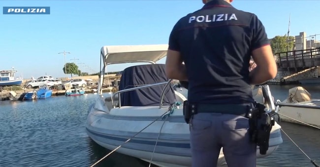 Immigrazione clandestina, smantellata un'organizzazione a Cagliari, otto fermi eseguiti dalla polizia di Stato, altri tre ricercati all'estero.  (Ansa)