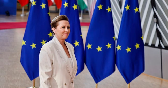 La prima ministra danese Mette Frederiksen al vertice dell'UE presso la sede del Consiglio europeo a Bruxelles.  (AP Photo/Geert Vanden Wijngaert)