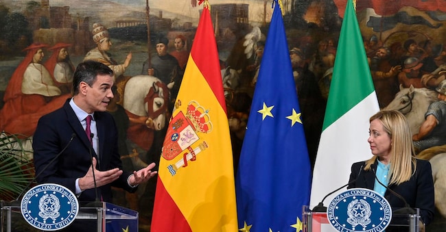 Giorgia Meloni con il premier spagnolo Sánchez  ANSA/RICCARDO ANTIMIANI ANSA