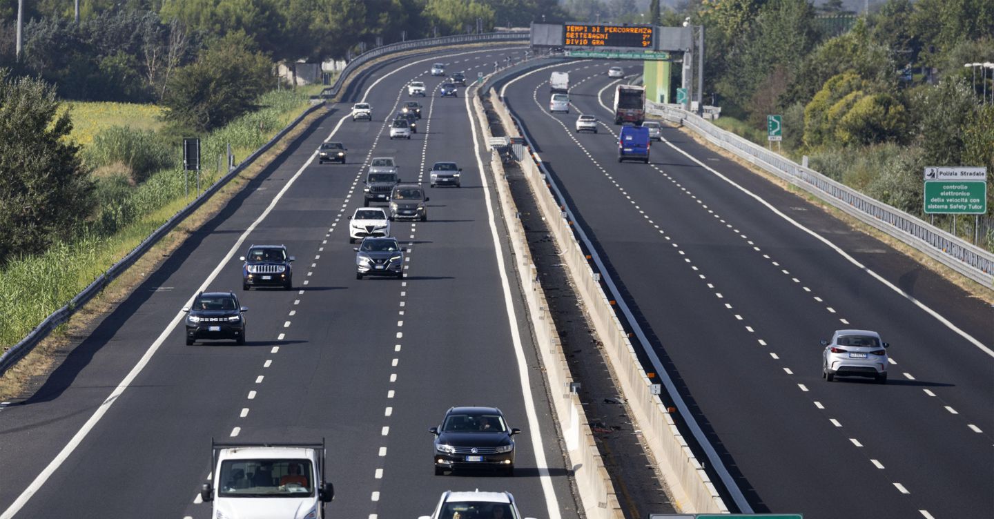 Esodo estivo, oggi sulle strade giornata da bollino nero per il traffico intenso: ecco cosa sapere