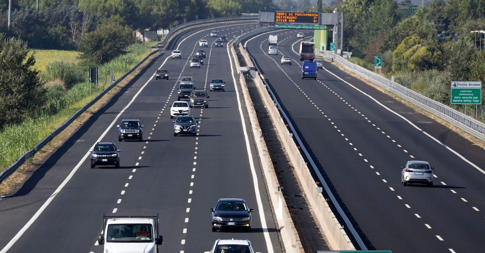 Esodo estivo, oggi sulle strade giornata da bollino nero per il traffico intenso: ecco cosa sapere