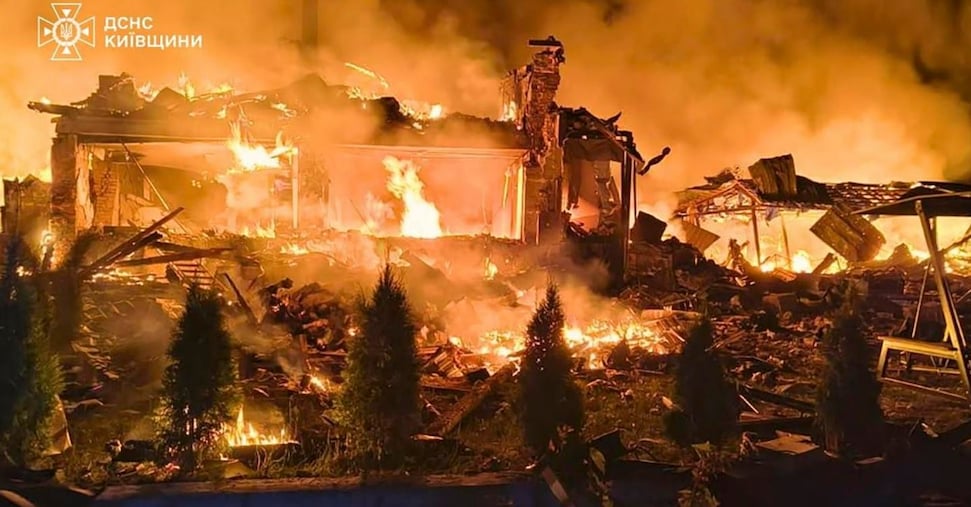 Ucraina tra due fuochi, la Russia colpisce Kiev e Musk nega l’uso di Starlink Ucraina tra due fuochi, la Russia colpisce Kiev e Musk nega l’uso di Starlink