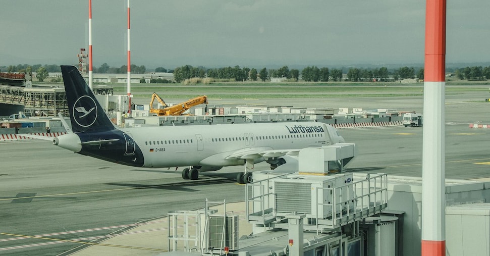 Wi-Fi in volo, Lufthansa parte con Starlink: nel piano anche Ita Airways e Air Dolomiti