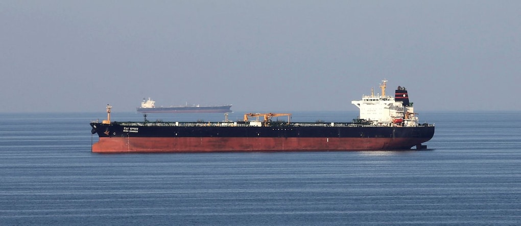 foto simbolica - Petroliere in transito nello Stretto di Hormuz, REUTERS/Hamad I Mohammed/Foto d'archivio Reuters