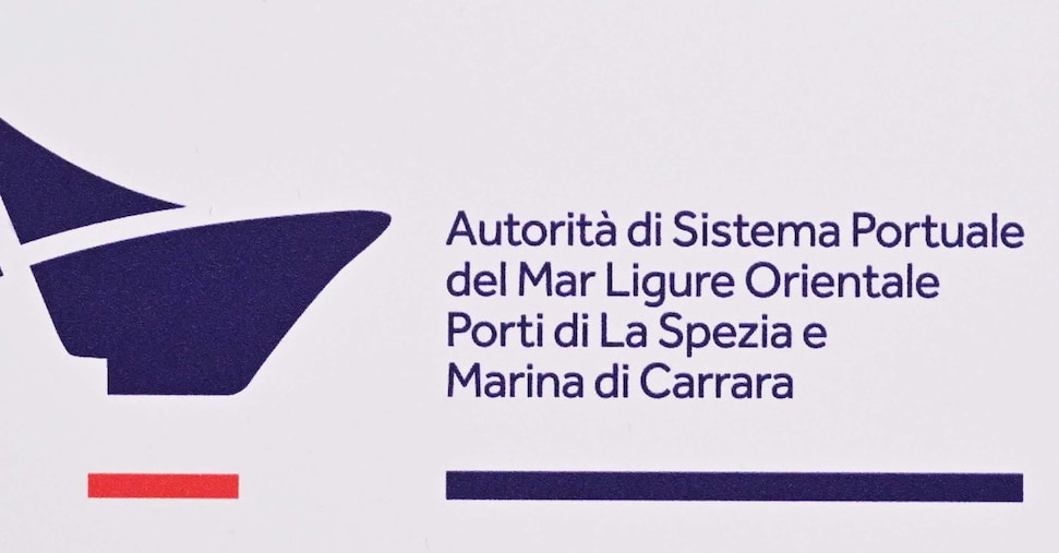 Il nodo Piano regolatore per lo sviluppo del porto a Marina di Carrara Il nodo Piano regolatore per lo sviluppo del porto a Marina di Carrara