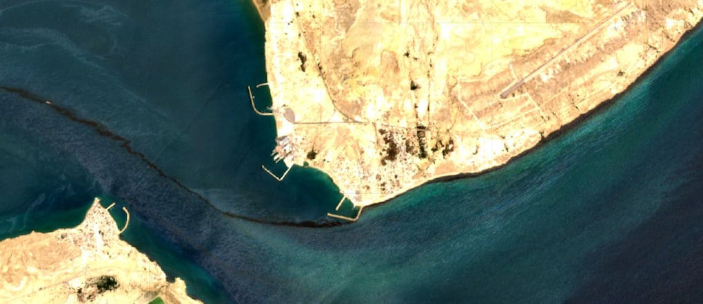Avvistamento di una fuoriuscita di petrolio al largo dell’isola di Qeshm Dall’account X @TankerTrackers