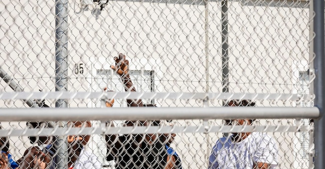 Sit-in tra Modica e Pozzallo da parte di 'Carovane migranti', prima presso l'hotspot di Pozzallo e poi presso il nuovo centro nel territorio modicano. ANSA/FRANCESCO RUTA ANSA