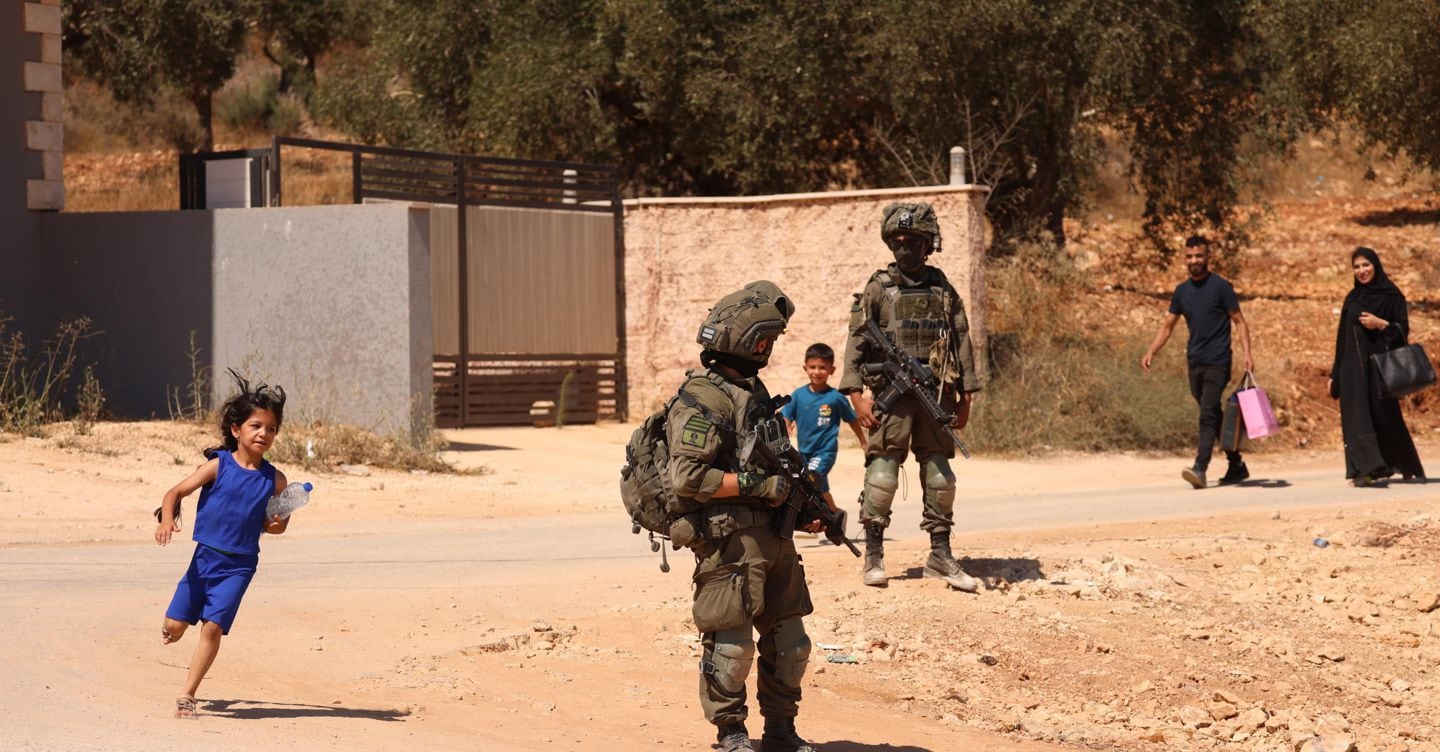 Cisgiordania, Idf lascia molte delle case occupate a Qusra. Cinque italiani nel villaggio assediato Cisgiordania, Idf lascia molte delle case occupate a Qusra. Cinque italiani nel villaggio assediato