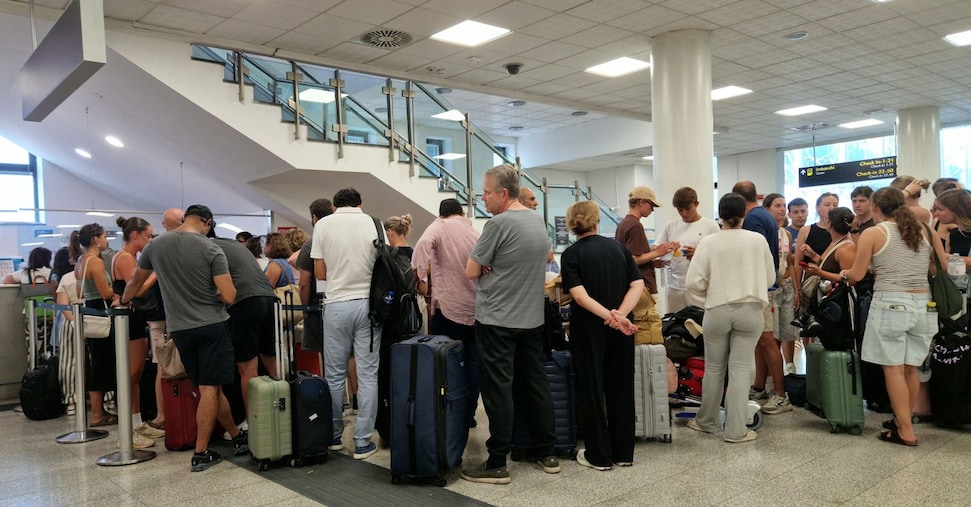 etna slitta ancora il riavvio dell8217aeroporto di catania stop fino alle ore 2 del 15 da Ilsole24ore.com etna slitta ancora il riavvio dell8217aeroporto di catania stop fino alle ore 2 del 15