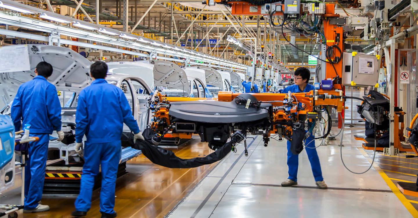Cina in frenata: la produzione industriale rallenta al 4,5% a luglio